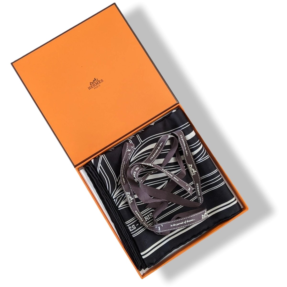 Hermes 2019 Noir/Creme Quadrige au Fil by Pierre Peron Jaquard Twill Silk Scarf 70 cm, BNIB!