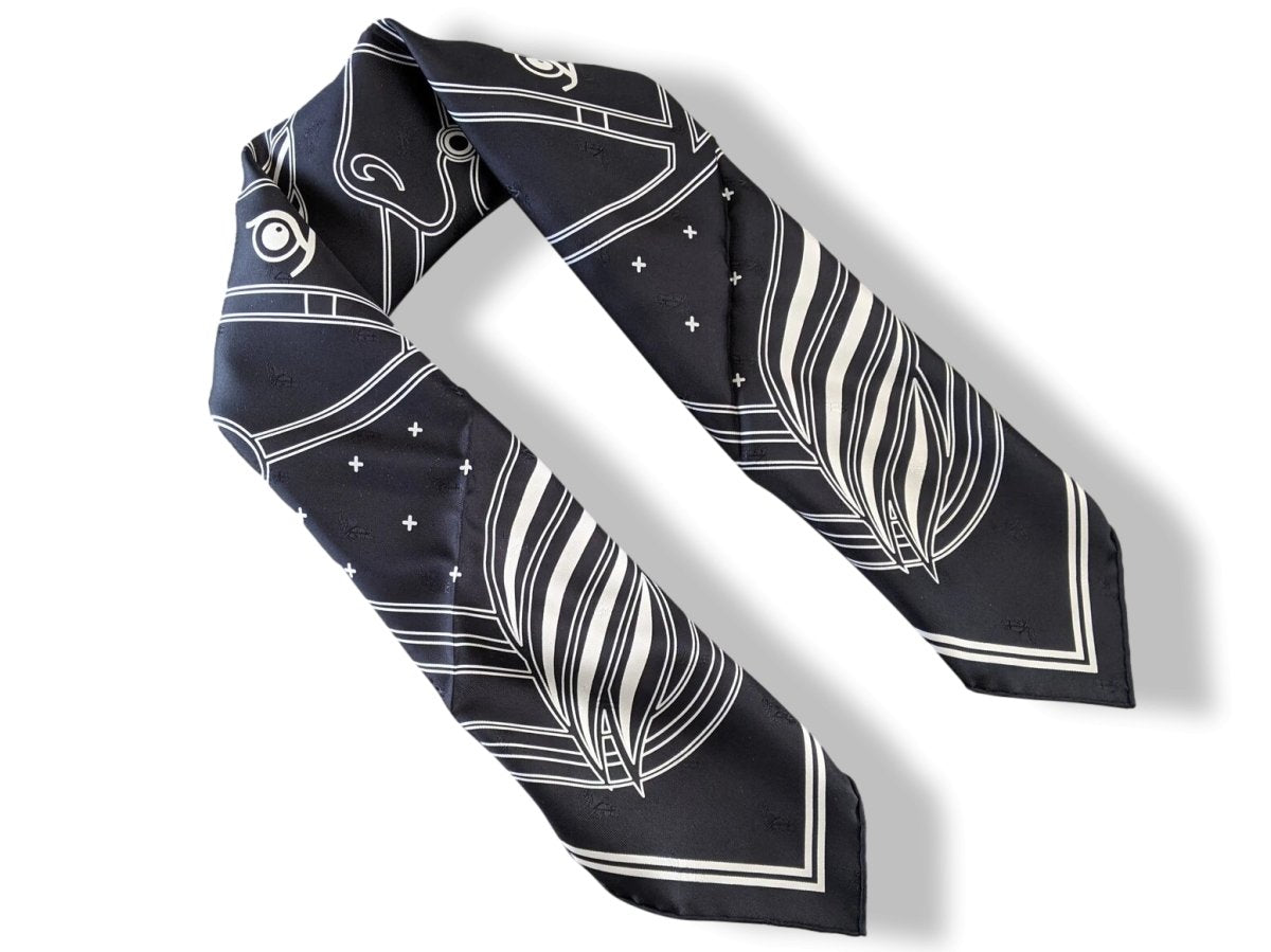 Hermes 2019 Noir/Creme Quadrige au Fil by Pierre Peron Jaquard Twill Silk Scarf 70 cm, BNIB!