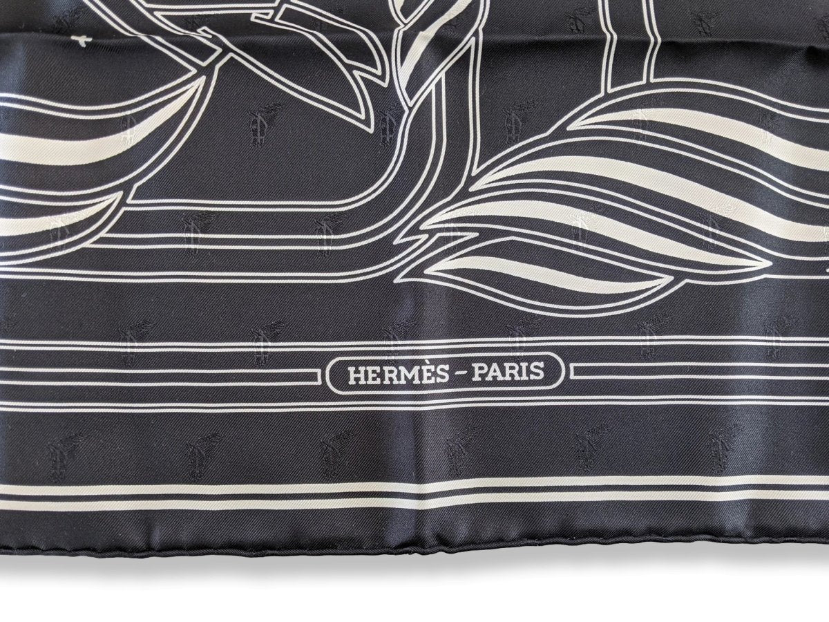 Hermes 2019 Noir/Creme Quadrige au Fil by Pierre Peron Jaquard Twill Silk Scarf 70 cm, BNIB!