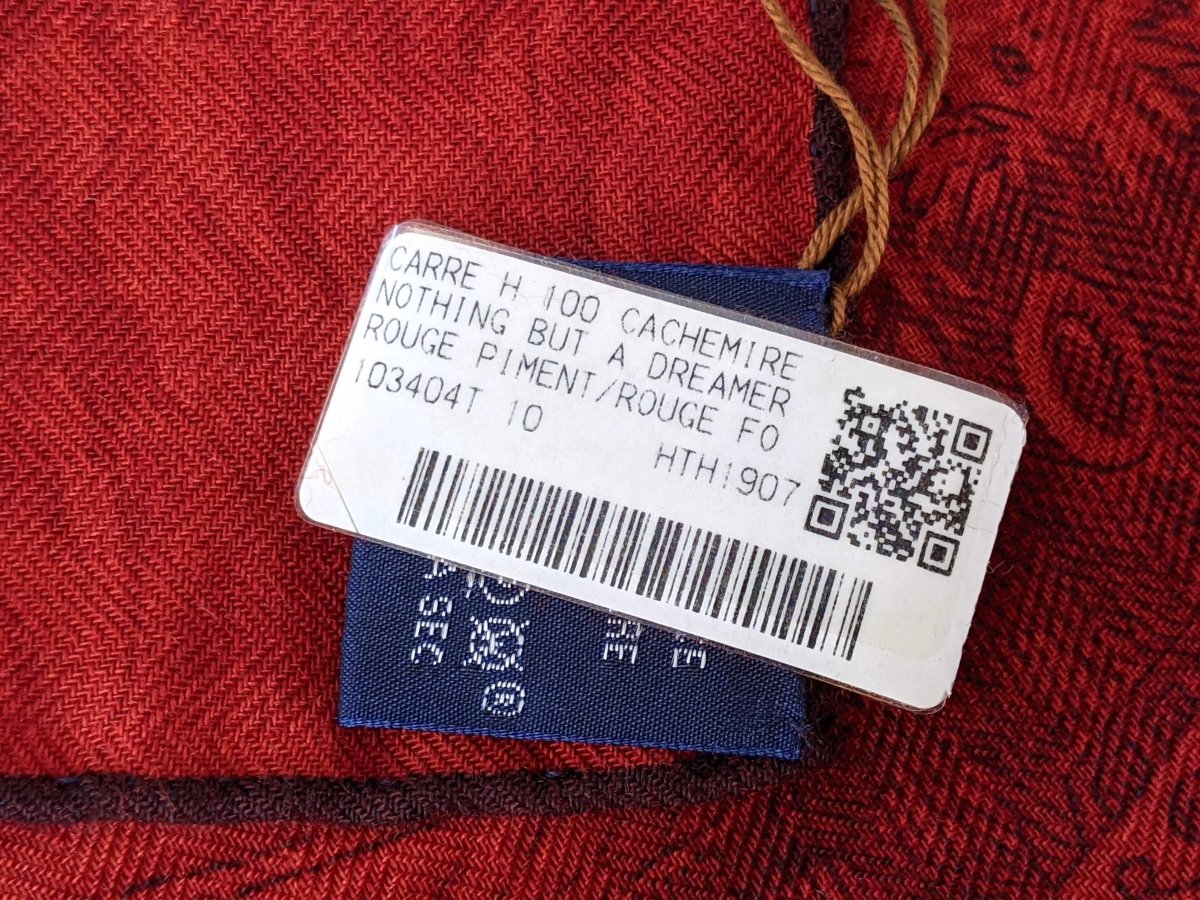 Hermes 2019 Piment/Rouge Fonce NOTHING BUT A DREAMER by Maylis Vigouroux 70% Cashmere/30% Silk Carre H 100 cm, BNWT!