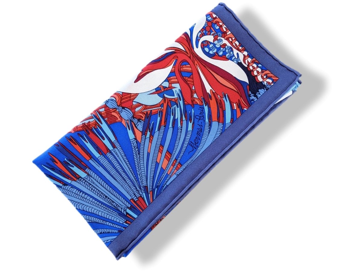 Hermes 2020 Bleu Royal/Rouge/Blanc "Fantaisues Botaniques Detail" by Virginie Jamin Twill Gavroche 45 cm, BNWT!