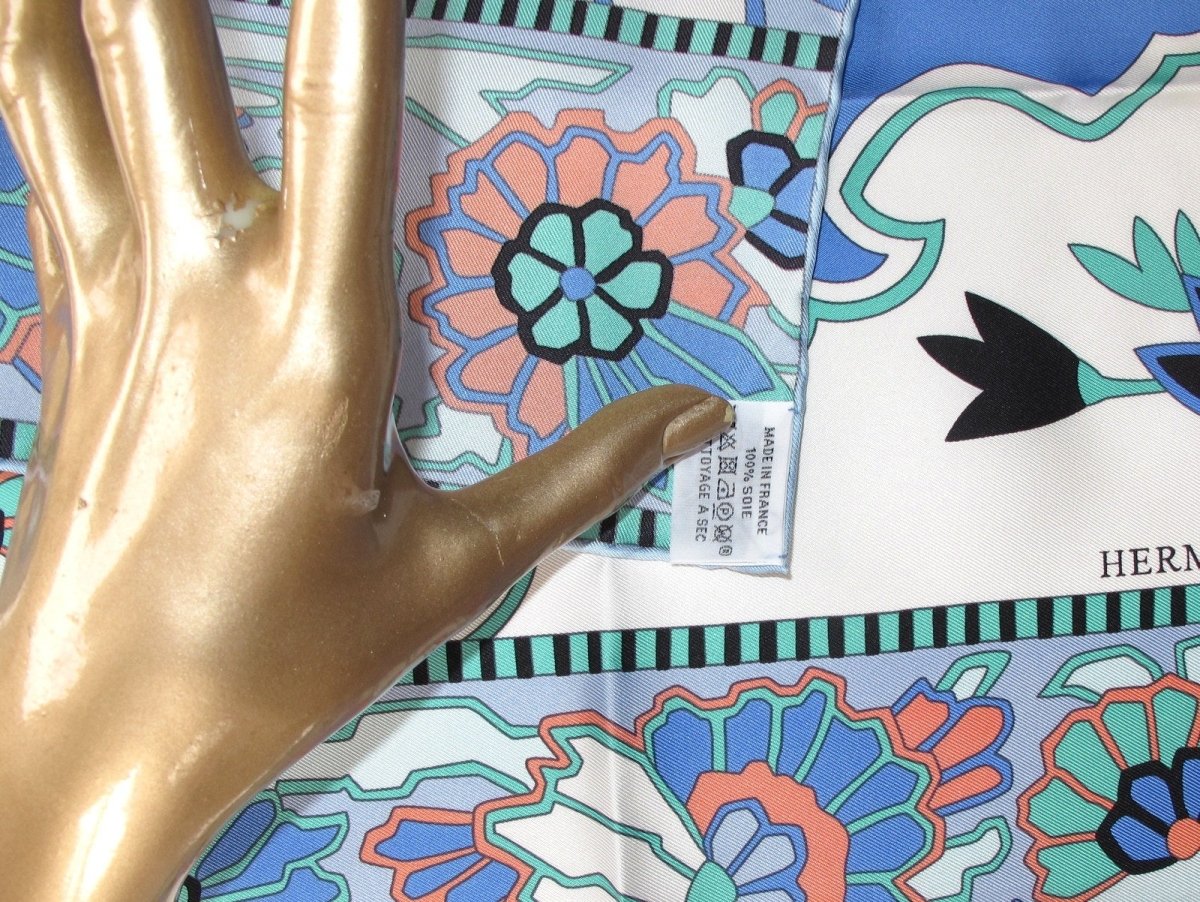 HERMES GAVROCHE スカーフ ブラン/ブルーシエル HERMES GAVROCHE スカーフ ブラン/ブルーシエル HERMES GAVROCHE