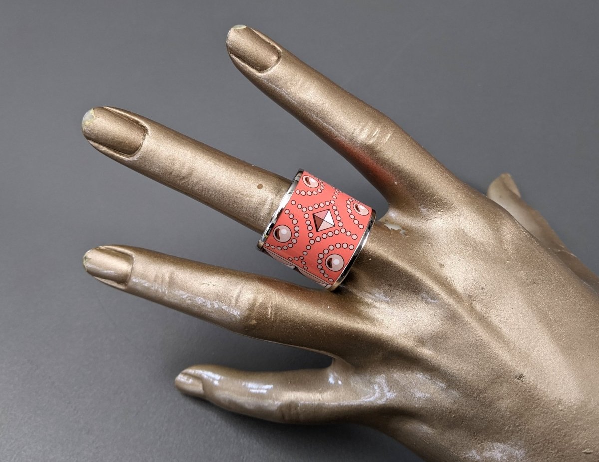 Hermes [72bis] Coral and Palladium Enamel COLLIER DE CHIEN Scarf Ring, New without box! - poupishop