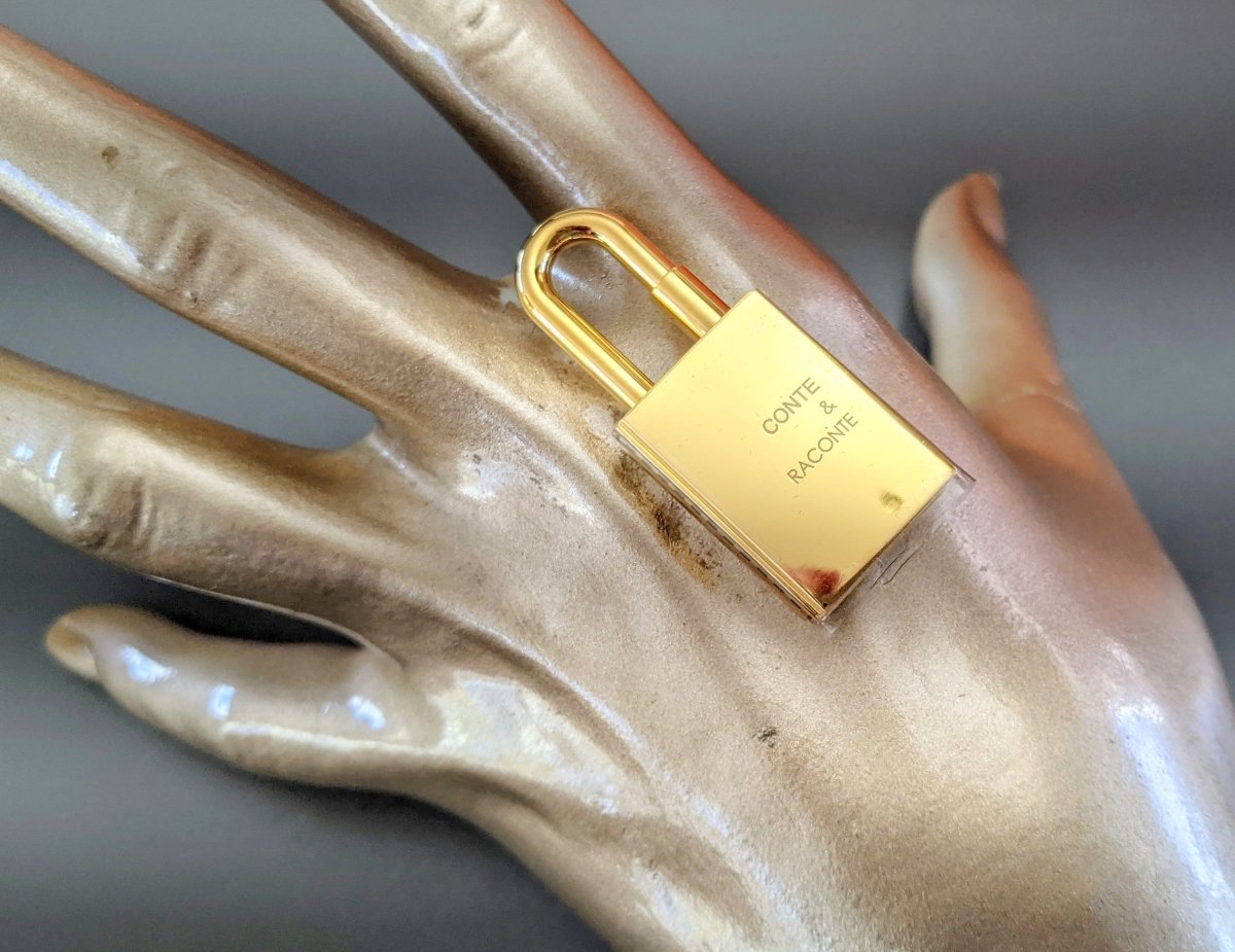 Hermes [77] CONTE ET RACONTE Cadenas Lock Charm GHW, Brand New with Pouch in Box! - poupishop