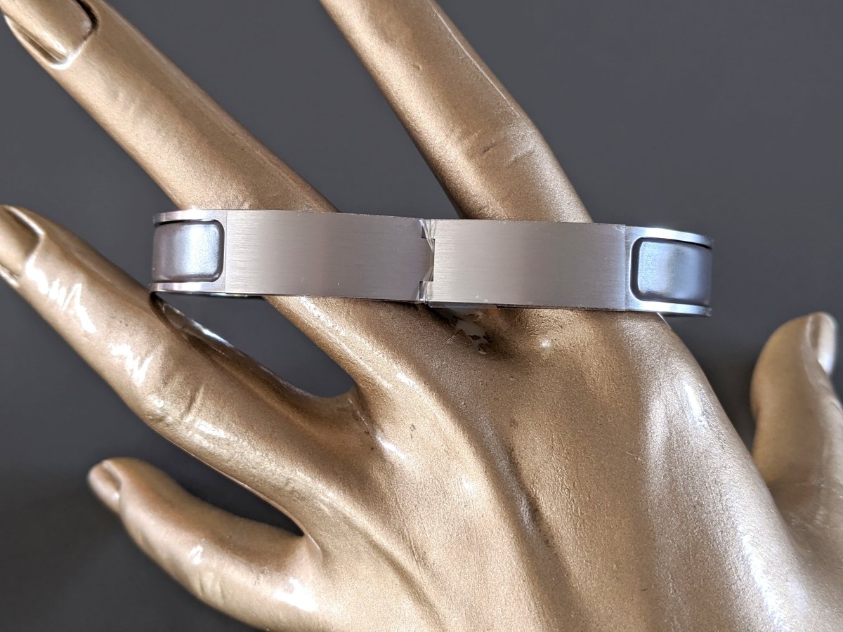 Hermes [84] Etain Mat Enamel & Palladium CLIC CLAC H Narrow Bangle Bracelet Sz L, BNIB! - poupishop