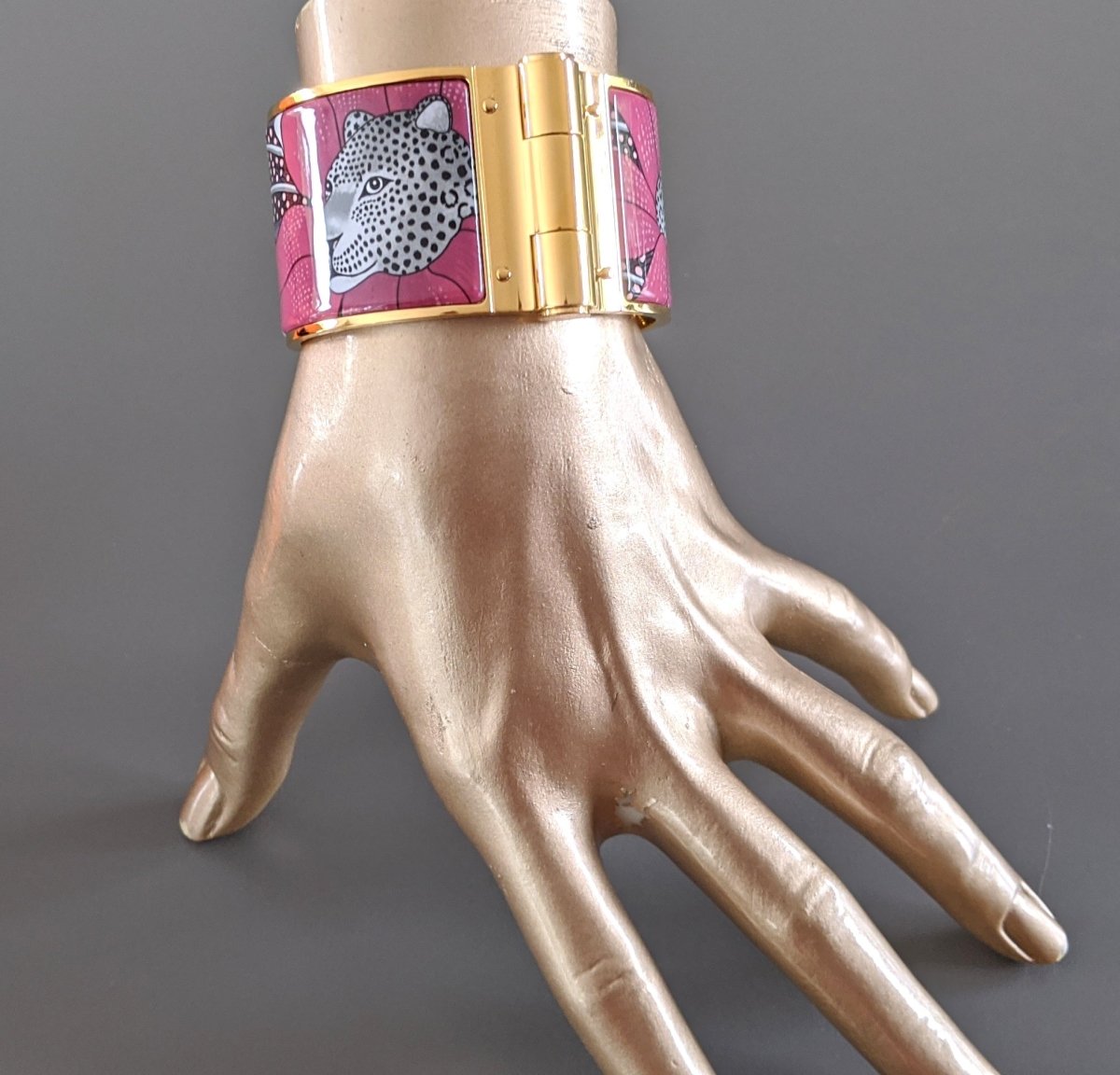 Hermes [92] Faux Grey Enamel/Gold BAOBAB CAT CHARNIERE XL Bangle Bracelet Sz M, BNIB! - poupishop