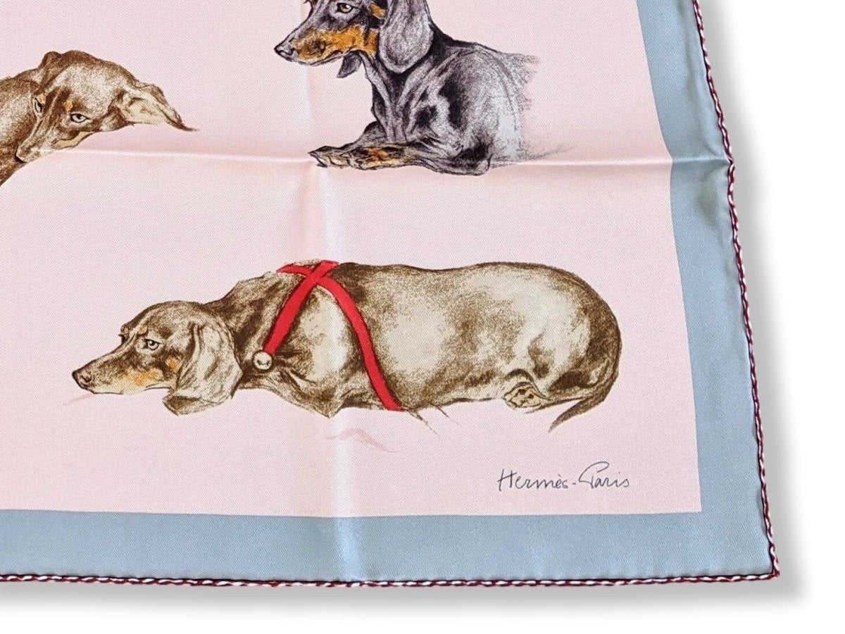 HERMES [AC1] Powder Pink/beige/Red LES BASSETS by Xavier de Poret Printed Silk 70, BNWTIB! - poupishop