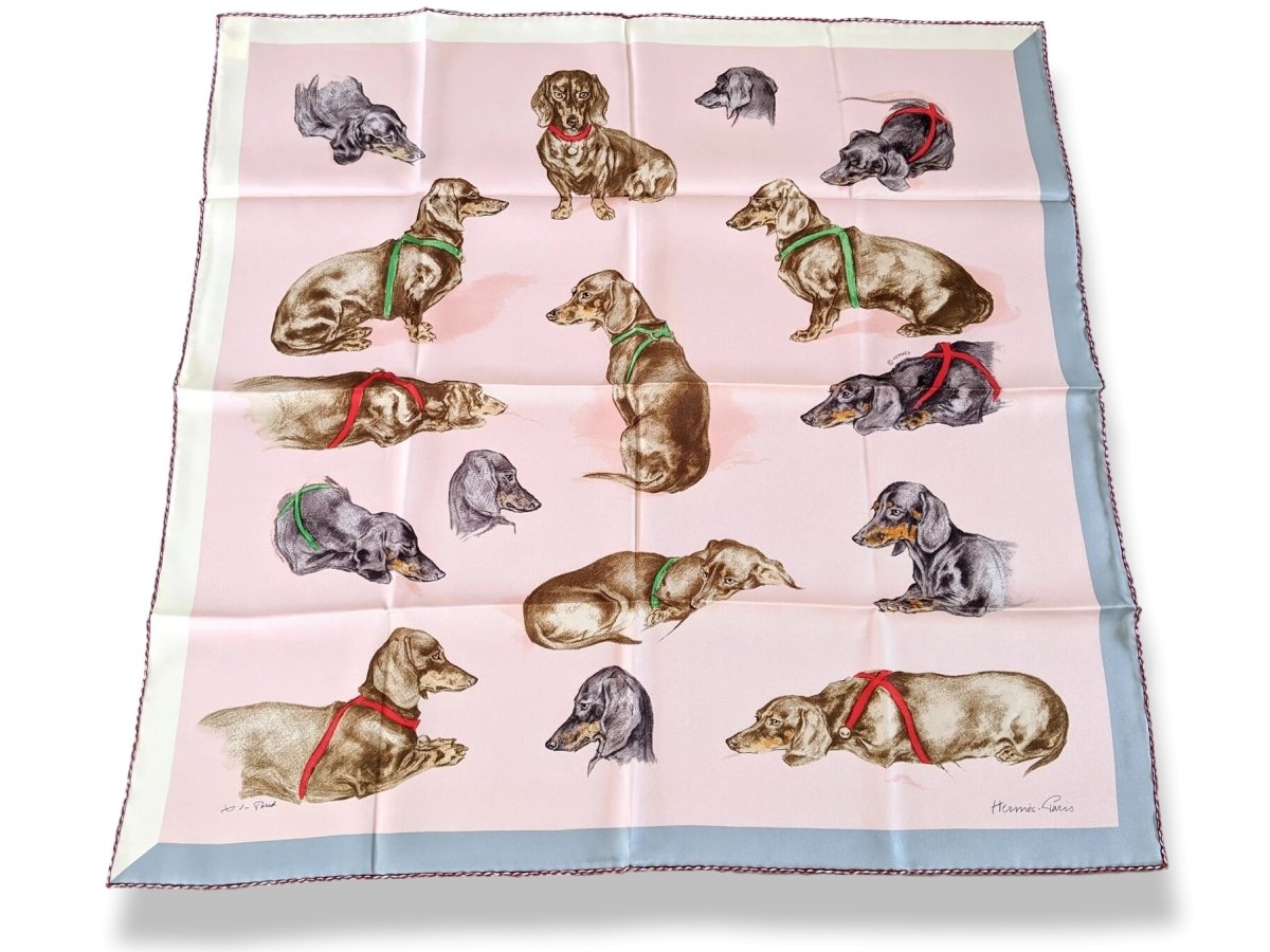 HERMES [AC1] Powder Pink/beige/Red LES BASSETS by Xavier de Poret Printed Silk 70, BNWTIB! - poupishop