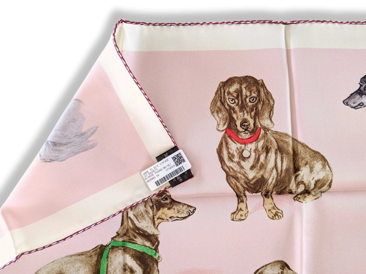 HERMES [AC1] Powder Pink/beige/Red LES BASSETS by Xavier de Poret Printed Silk 70, BNWTIB! - poupishop