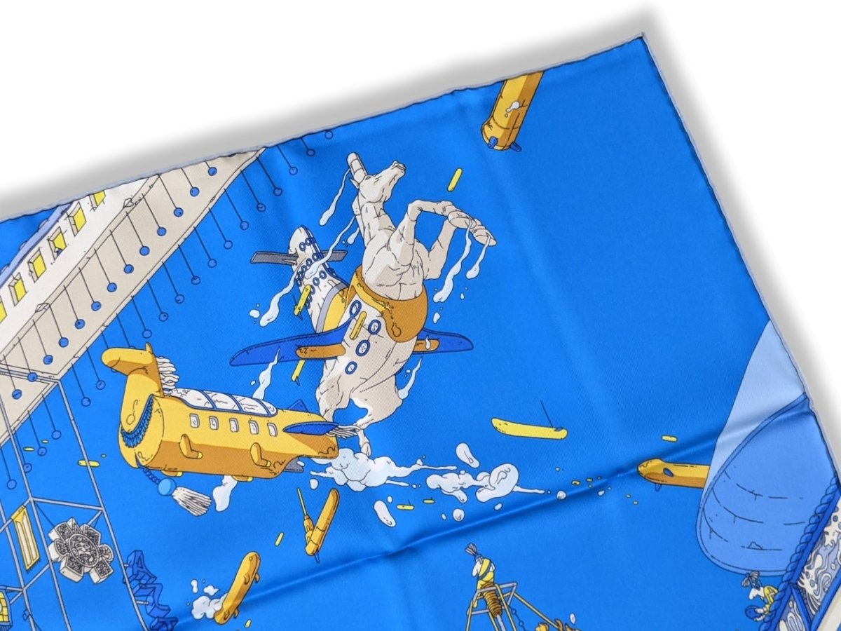 Hermes [AC10] Bleu/Jaune/Gold LA LEGENDE DU CHEVAL A PLUMES by Ugo Gattoni Twill Carre 90cm cm, BNWTIB! - poupishop
