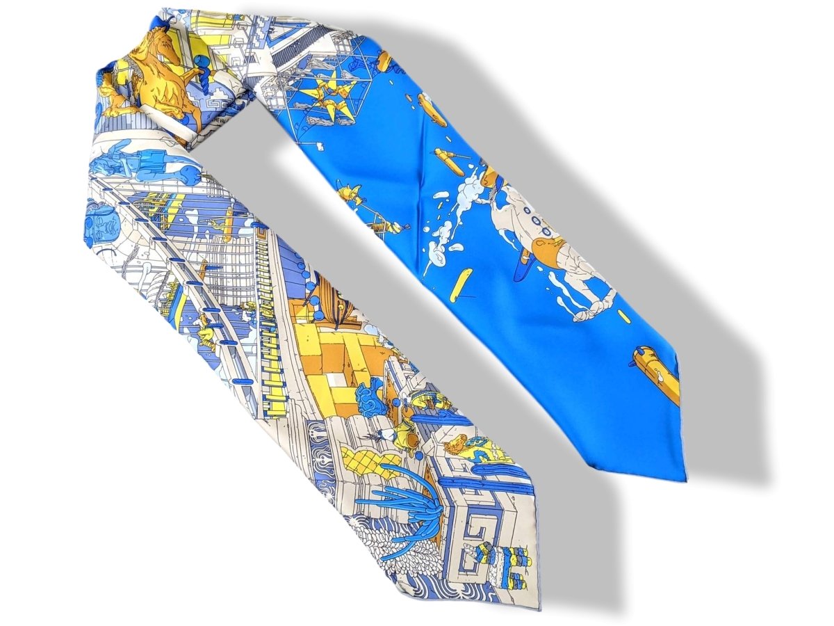 Hermes [AC10] Bleu/Jaune/Gold LA LEGENDE DU CHEVAL A PLUMES by Ugo Gattoni Twill Carre 90cm cm, BNWTIB! - poupishop