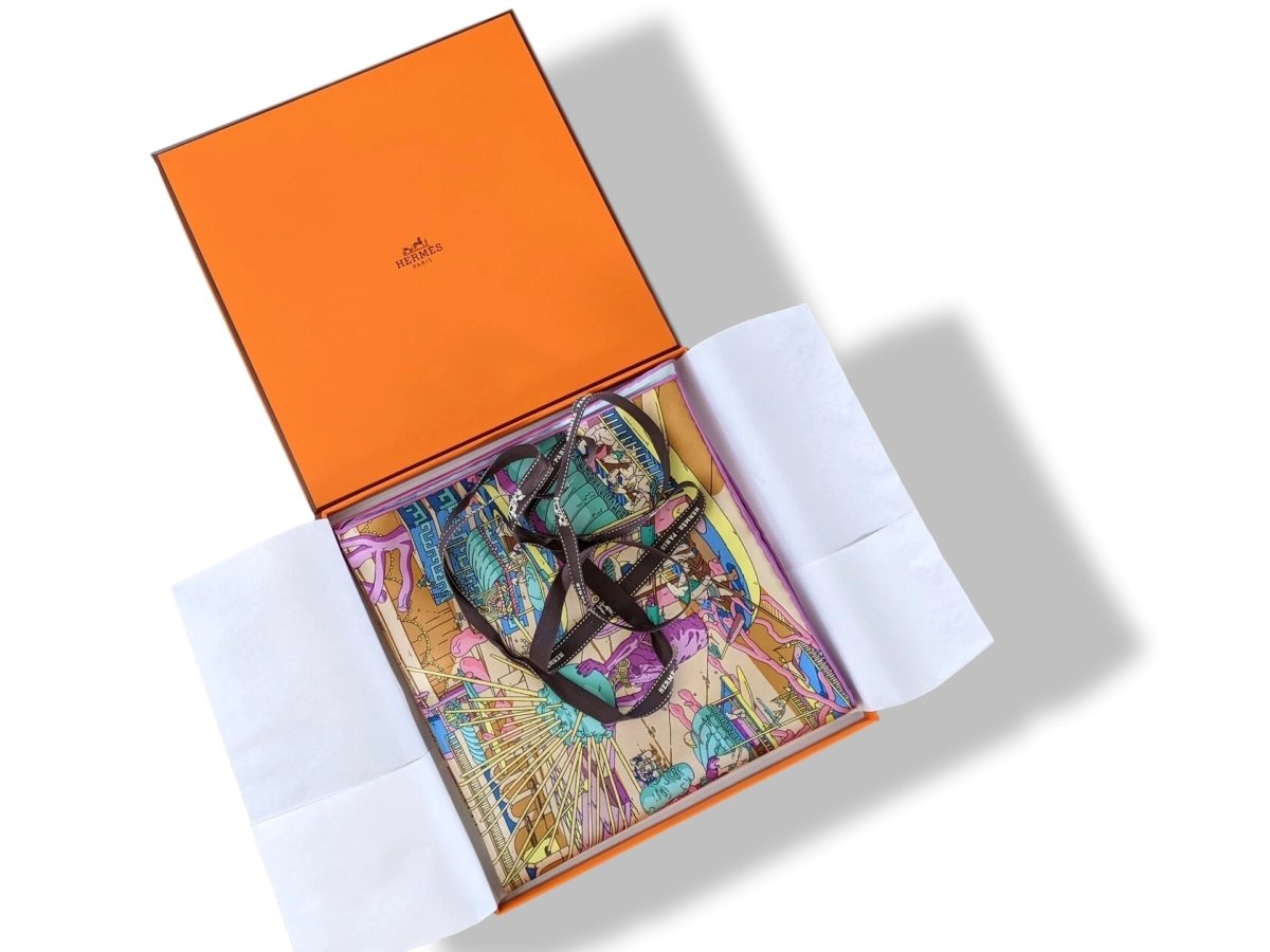 Hermes [AC6] Mauve/Aqua/Camel LA LEGENDE DU CHEVAL A PLUMES by Ugo Gattoni Twill Carre 90cm cm, BNWTIB! - poupishop