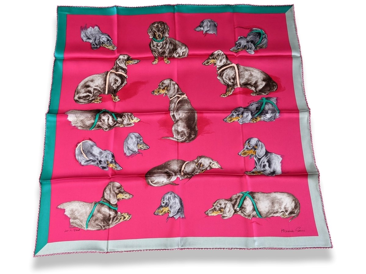 HERMES [AC9] Fuchsia/Etoupe/Vert LES BASSETS by Xavier de Poret Printed Silk 70, BNWT! - poupishop