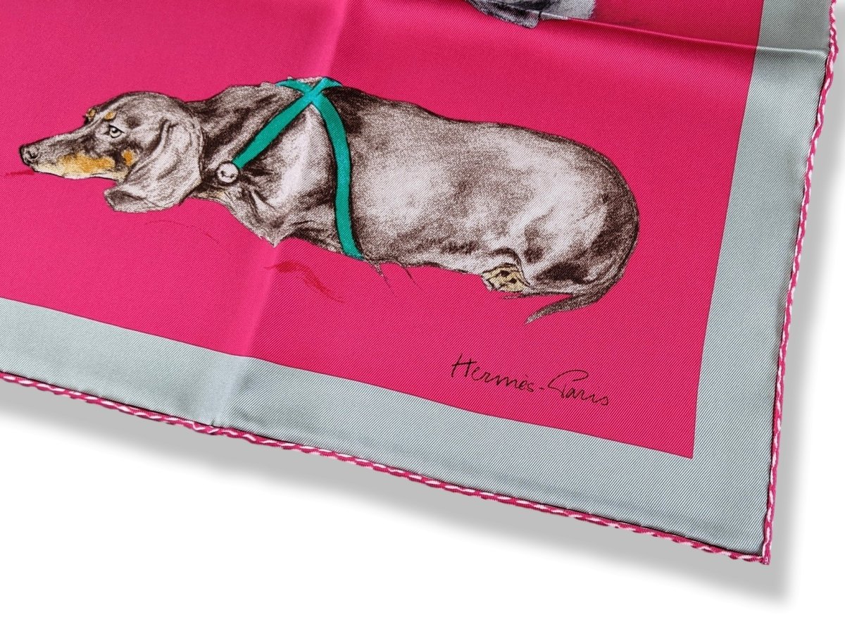 HERMES [AC9] Fuchsia/Etoupe/Vert LES BASSETS by Xavier de Poret Printed Silk 70, BNWT! - poupishop