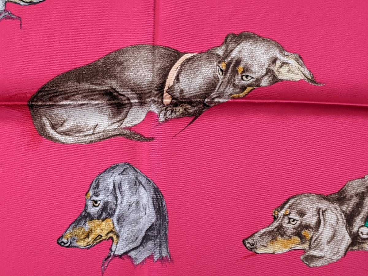 HERMES [AC9] Fuchsia/Etoupe/Vert LES BASSETS by Xavier de Poret Printed Silk 70, BNWT! - poupishop