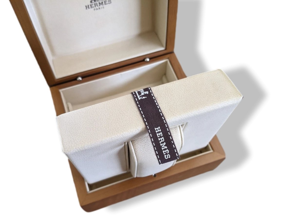Hermes B03 Luxurious Precious Walnut Wood Watch Box, Impressive Model, New!