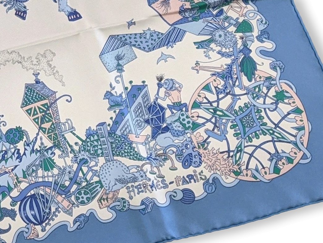 Hermes Bleu Jean/Blanc/Rose LA FOLLE PARADE by Claire Fanjul Twill Carre 90 cm, BNWT!