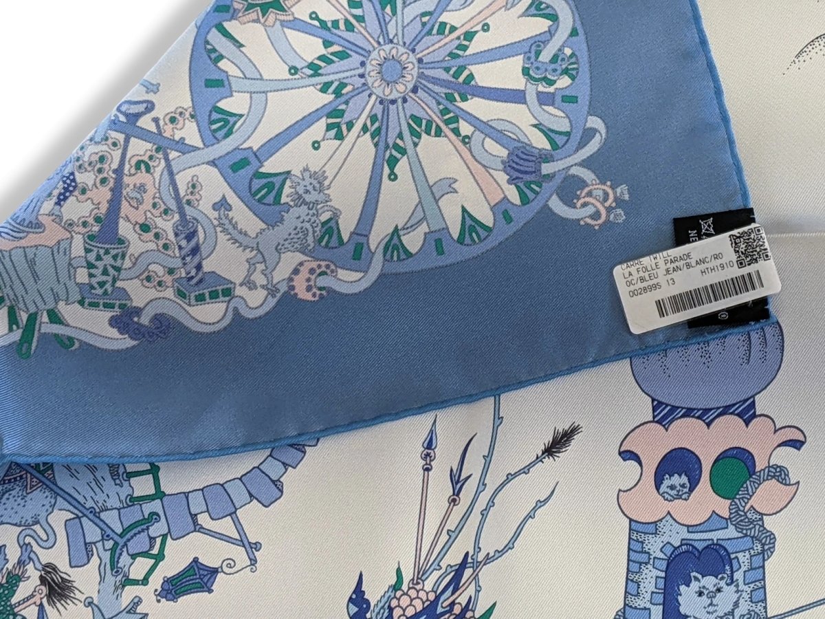 Hermes Bleu Jean/Blanc/Rose LA FOLLE PARADE by Claire Fanjul Twill Carre 90 cm, BNWT!