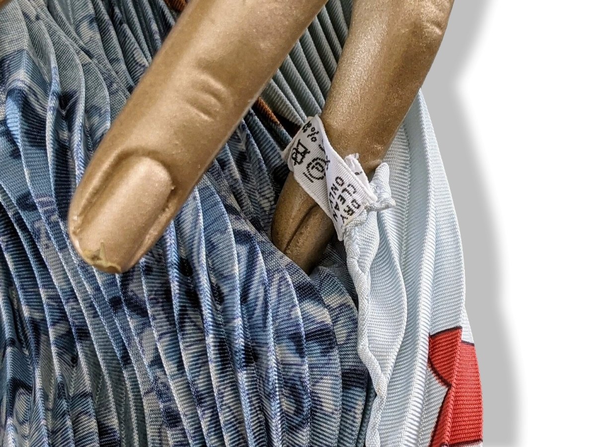 Hermes Bleu Pale NEIGE D'ANTAN by Caty Latham Pleated Plisse Twill 90, Box!