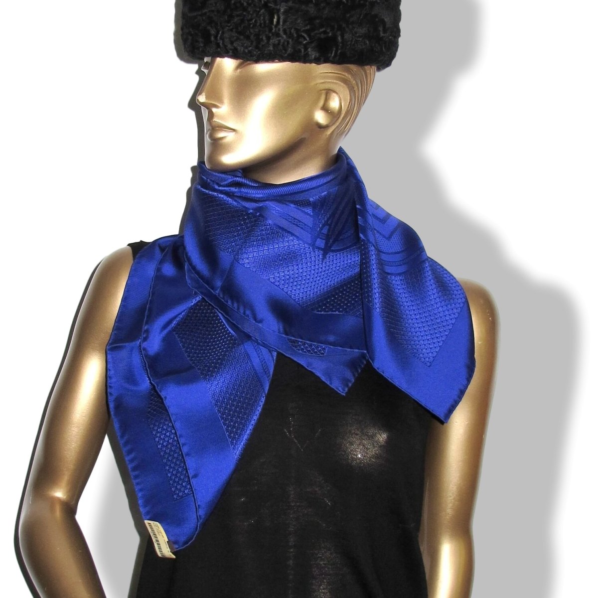 Hermes Bleu Pigment QUADRIGE by Pierre Peron Jacquard Twill 90, NIB!