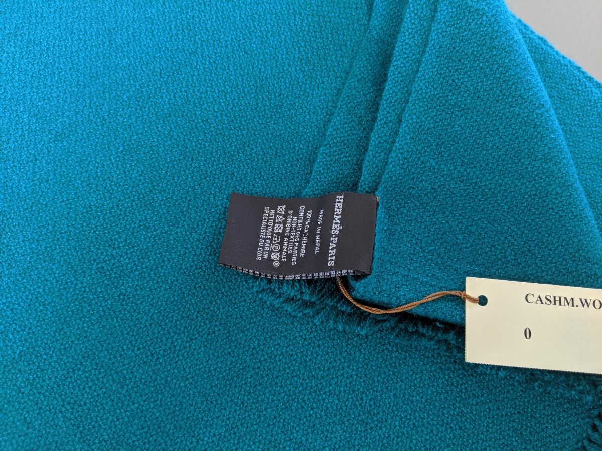 Hermes Vert Emeraude Fringed 100% Cashmere ETOLE CRAFT Muffler Hand Woven in Nepal 70 x 200 cm, BNWT!