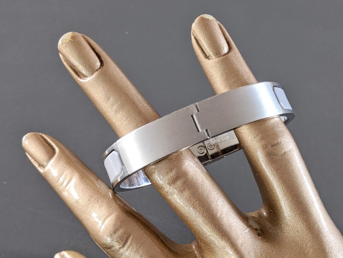 Hermes [BR01] UNISEX Gris Clair Mat Enamel/Brushed Palladium JET EMAIL Narrow Bangle Bracelet Sz T6 New! - poupishop