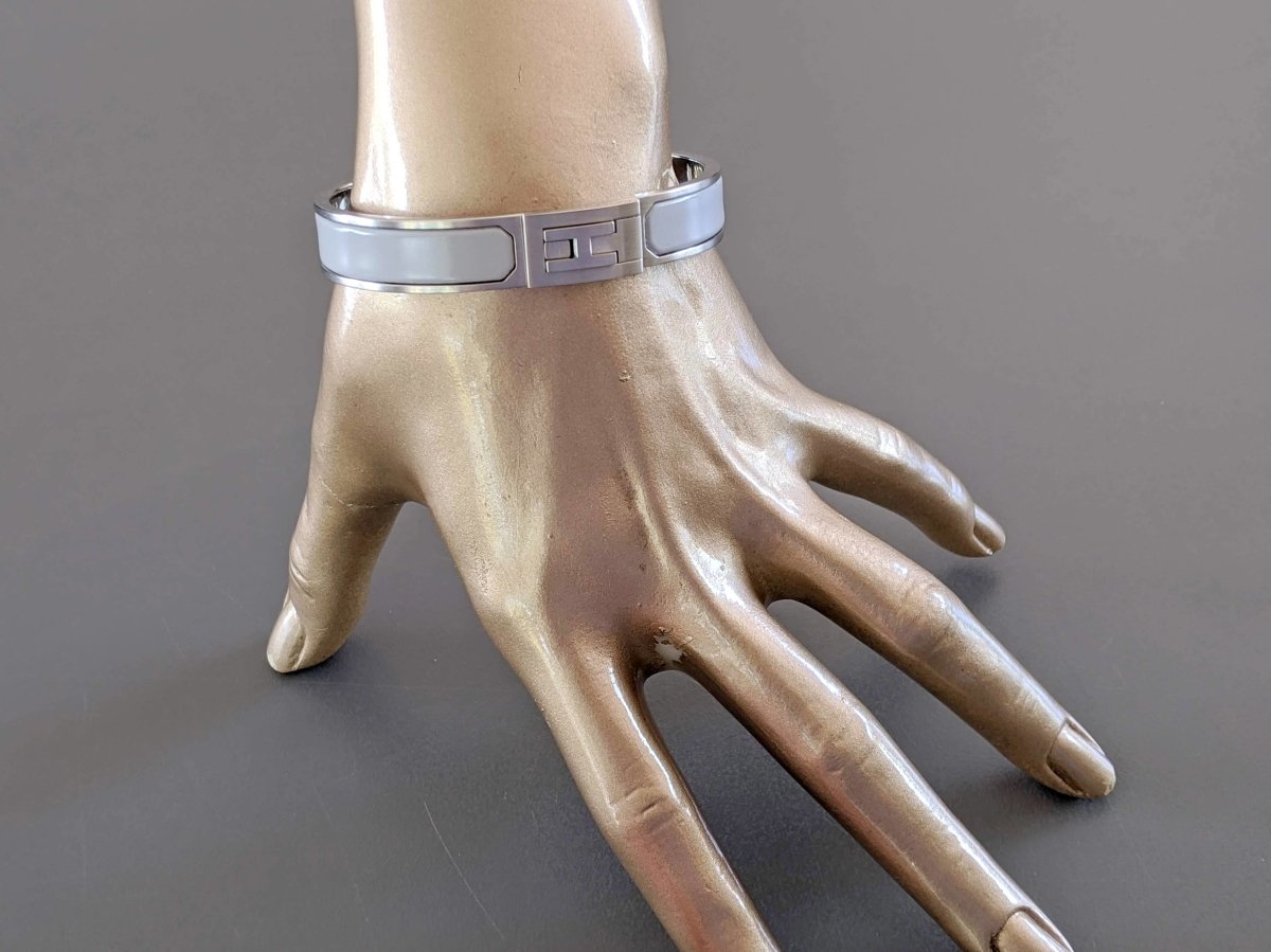 Hermes [BR01] UNISEX Gris Clair Mat Enamel/Brushed Palladium JET EMAIL Narrow Bangle Bracelet Sz T6 New! - poupishop