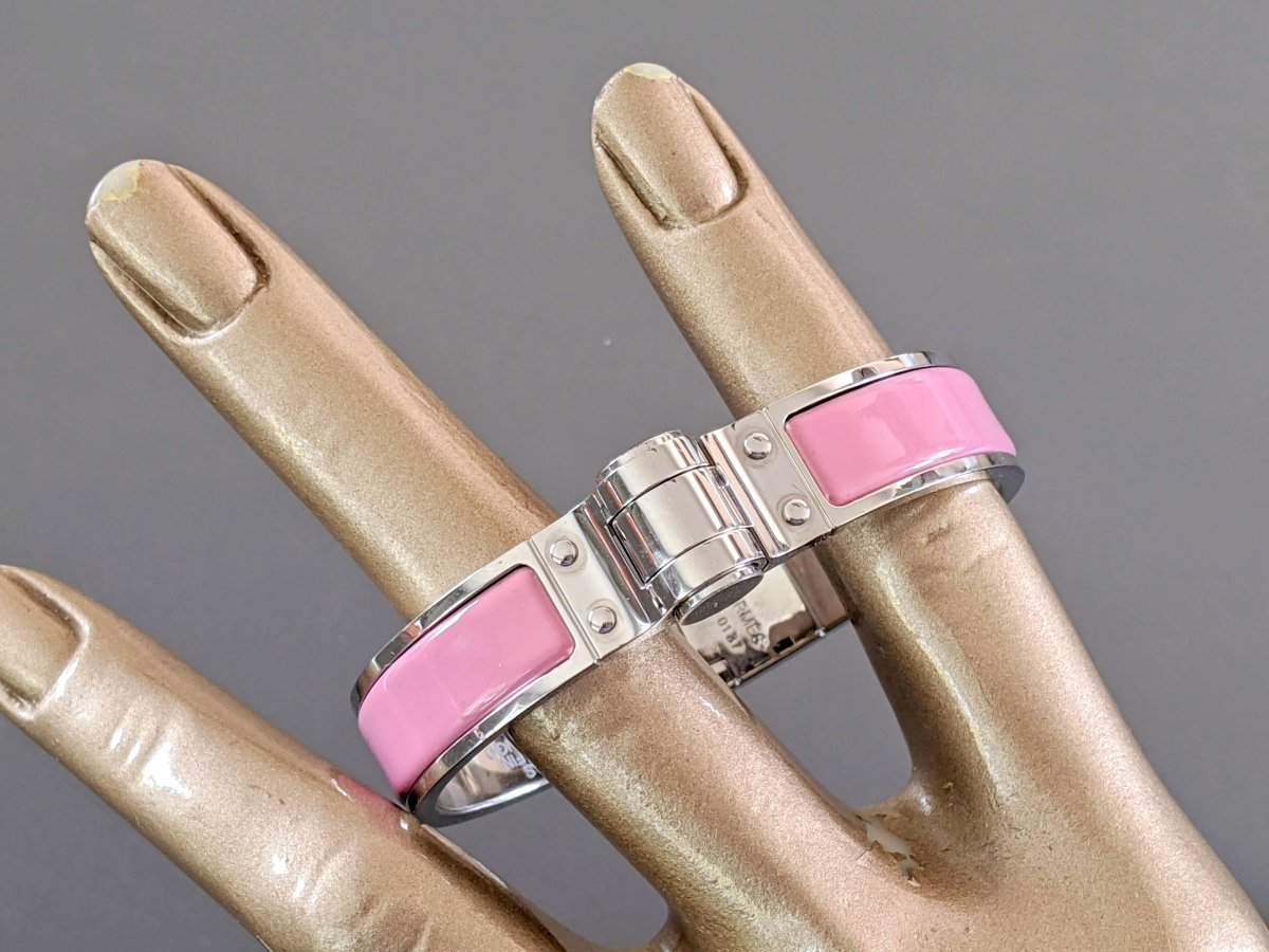 Hermes [BR03] Rose Flamingo Enamel & Palladium CHARNIERE UNI Fin Narrow Bangle Bracelet Sz S, New! - poupishop