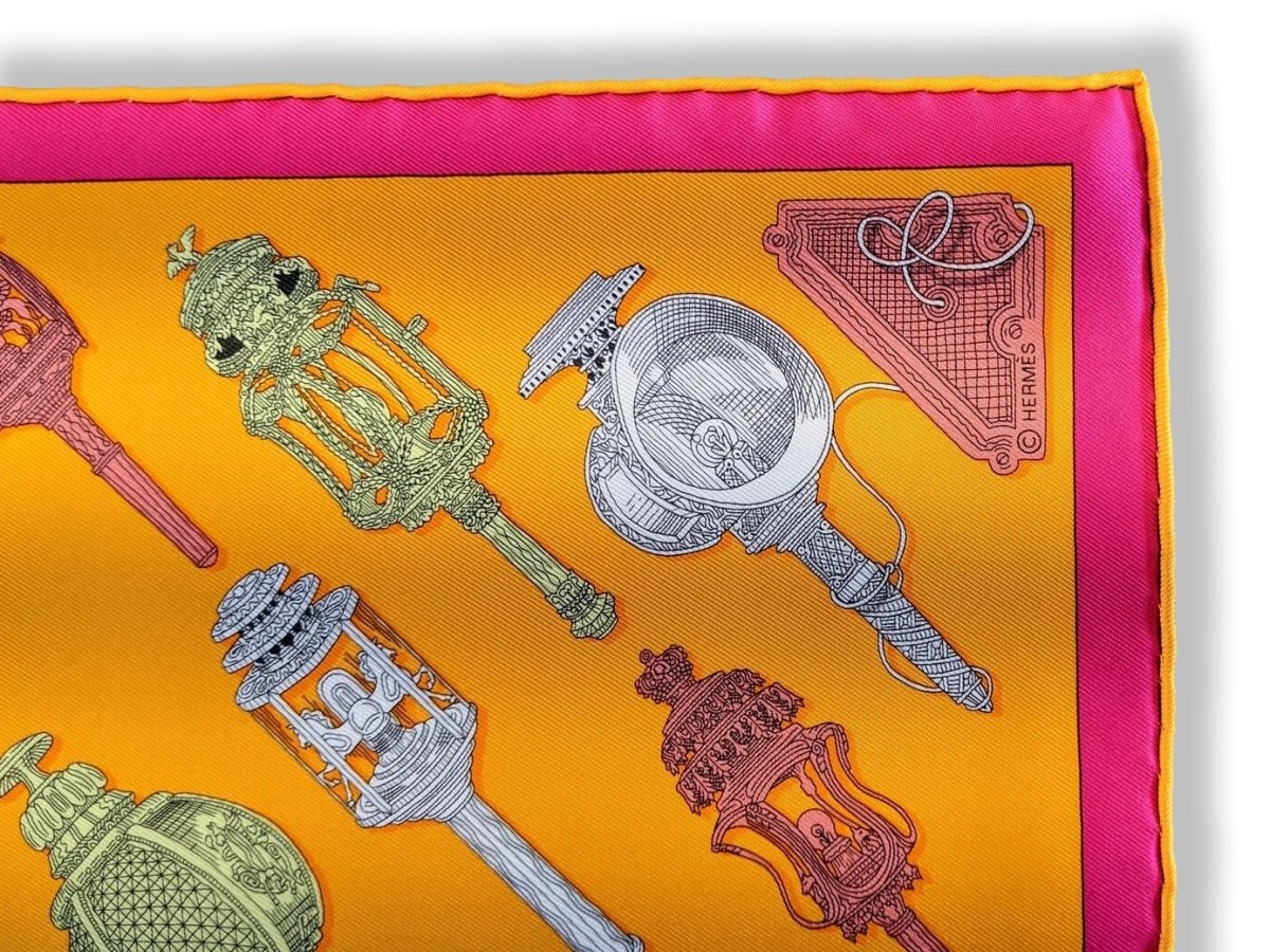 Hermes cw07 Orange/Jaune Souffre/Corail MERVEILLEUSES LANTERNES Gavroche Twll Silk 45 cm, BNWT!