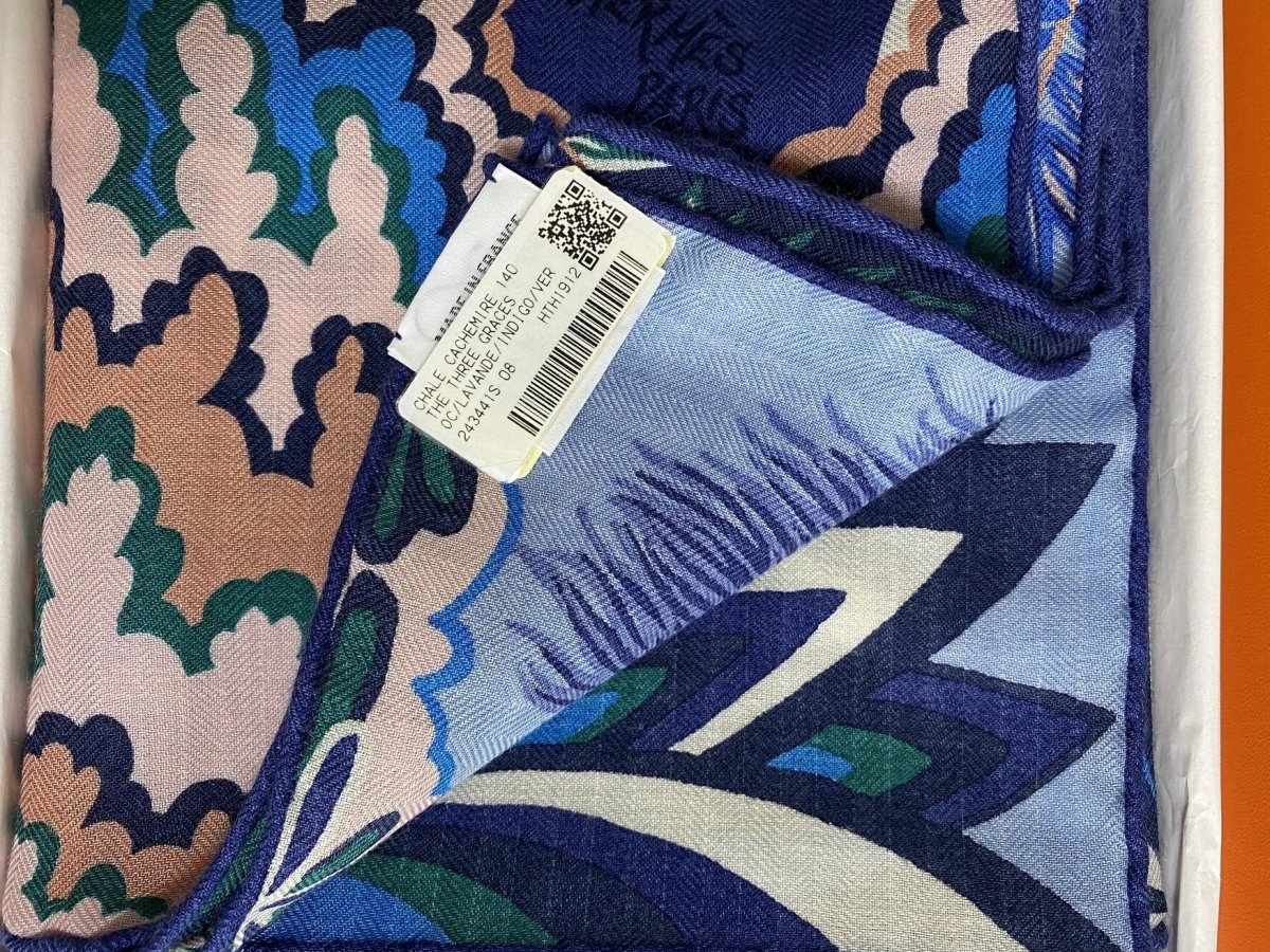 Hermes cw08 Lavande/Indigo/Vert Girafes THE THREE GRACES by Alice Shirley Cashmere Shawl 140, BNWTIB! - poupishop