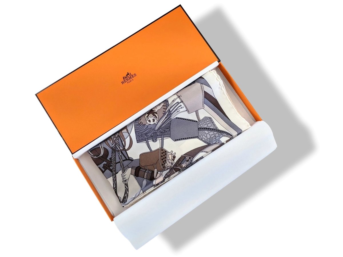 Hermes Etoupe/Gris/Blanc MADAME CUIR Twill Gavroche 42cm, BNIB! - poupishop