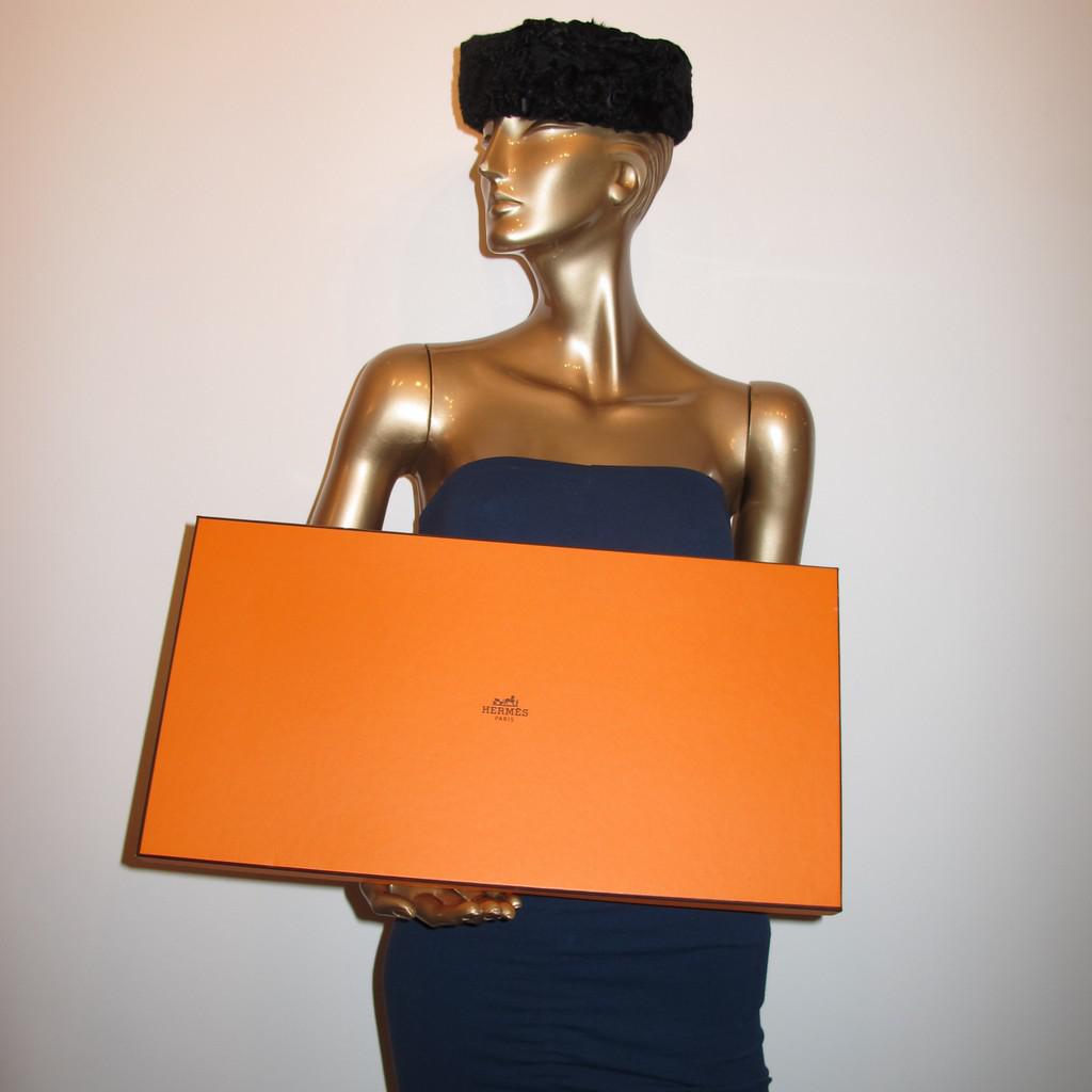 Hermes Exceptional Embroidered Fuchsia Bolduc Changeante Mousseline Poncho Midnight, NIB! - poupishop