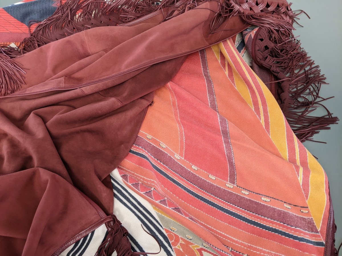 Hermes Extraordinay Cashmere/Suede Lamb Fringed COUPONS INDIENS Plaid 200 x 150 cm, So Chic and Rare! - poupishop