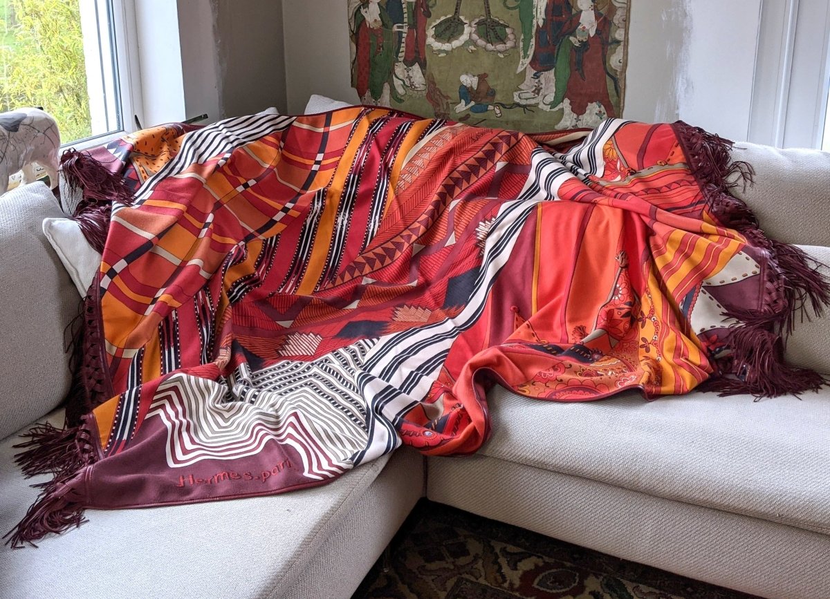 Hermes Extraordinay Cashmere/Suede Lamb Fringed COUPONS INDIENS Plaid 200 x 150 cm, So Chic and Rare! - poupishop