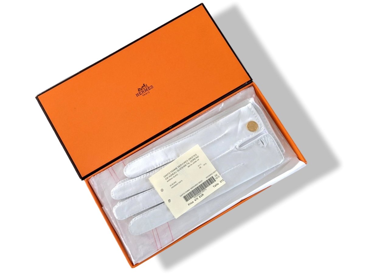 Hermes [GL17] Women's Blanc Glace/Gold Clous de Selle Lambskin GANTS FEMME NERVURES DROITES Gloves Sz 075, BNWTIB! - poupishop