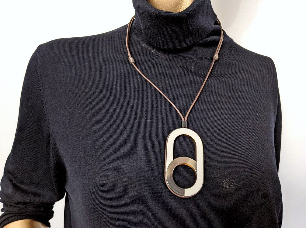 Hermes [J02] Blanc Beton Laquered Horn VARIATION Pendant, BNIB! - poupishop