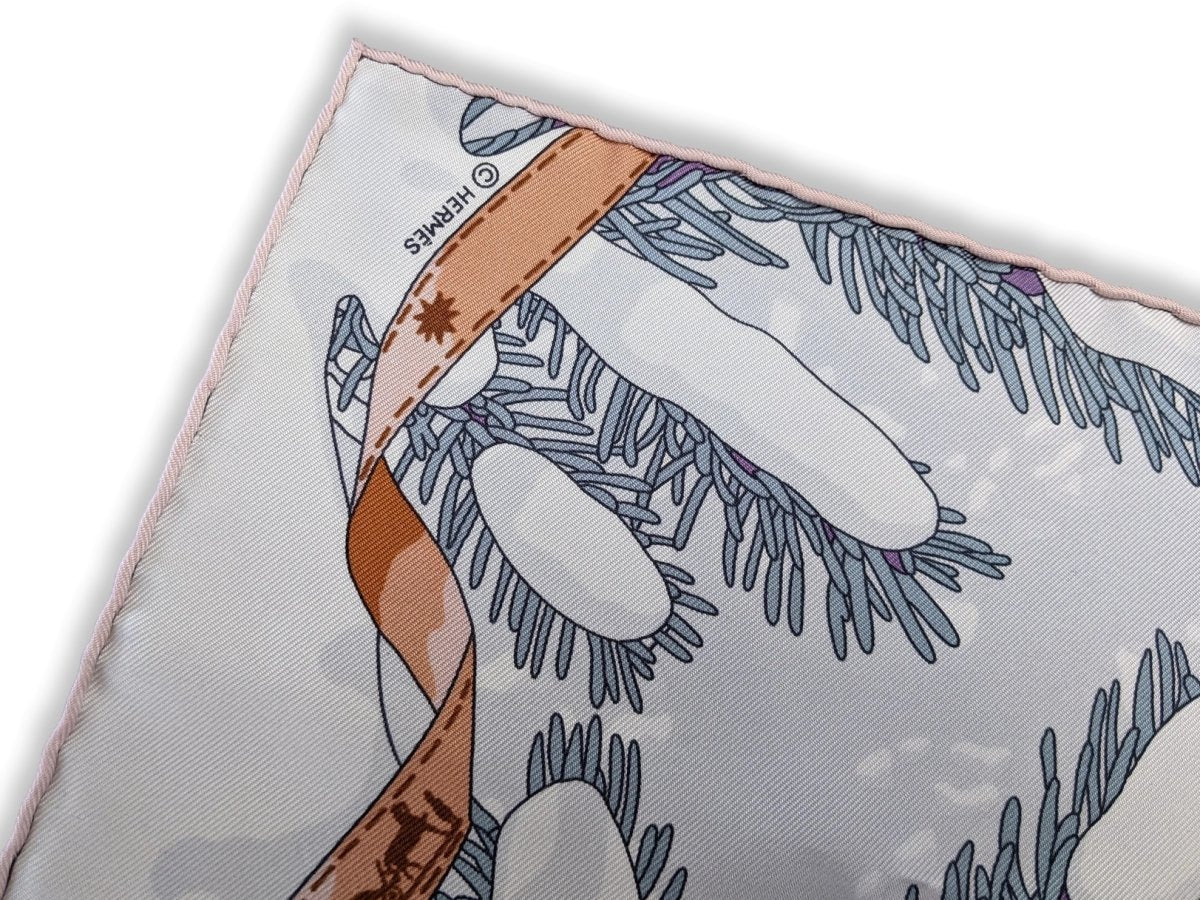Hermes Light Pink, Pearl Grey Noel au 24 Faubourg Twill Gavroche 45 cm, Rare in Box! - poupishop