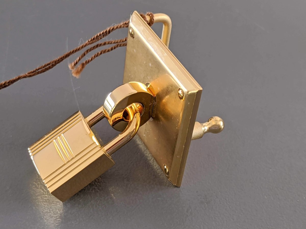 Hermes Luxurious Plated Gold TRESOR Buckle 24 mm RARE, New with Pochette! - poupishop