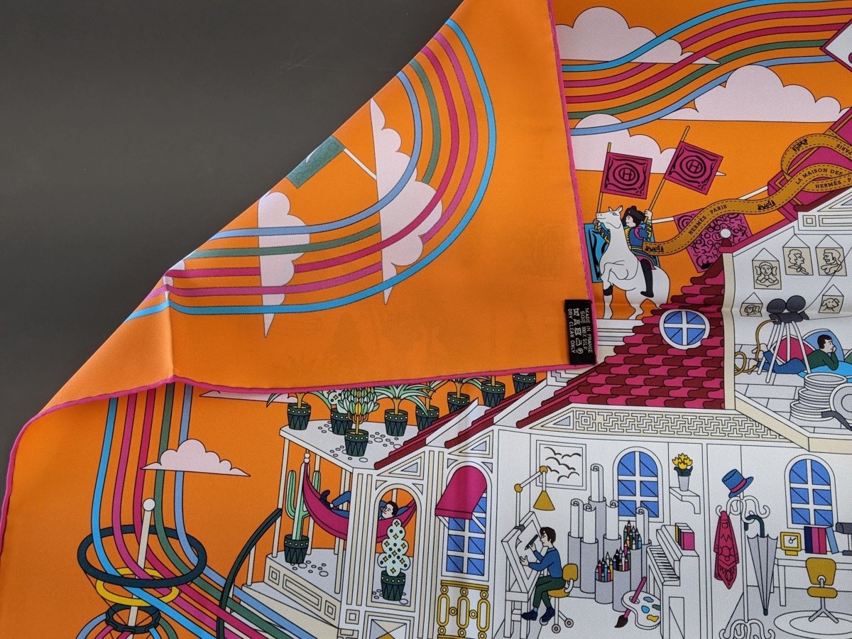 Hermes May 2015 Orange Special Issue Limited 260 Pc La maison des Carres à Barcelone by PIerre-Marie Twill 90cm, RARE, New! - poupishop