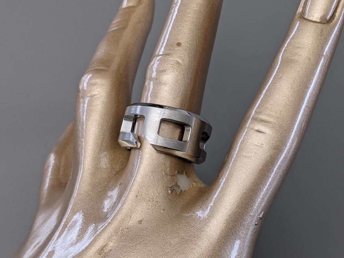 Hermes Men's Brushed Stainless Steel Unisex Ring Sz62, New in Pochette! - poupishop