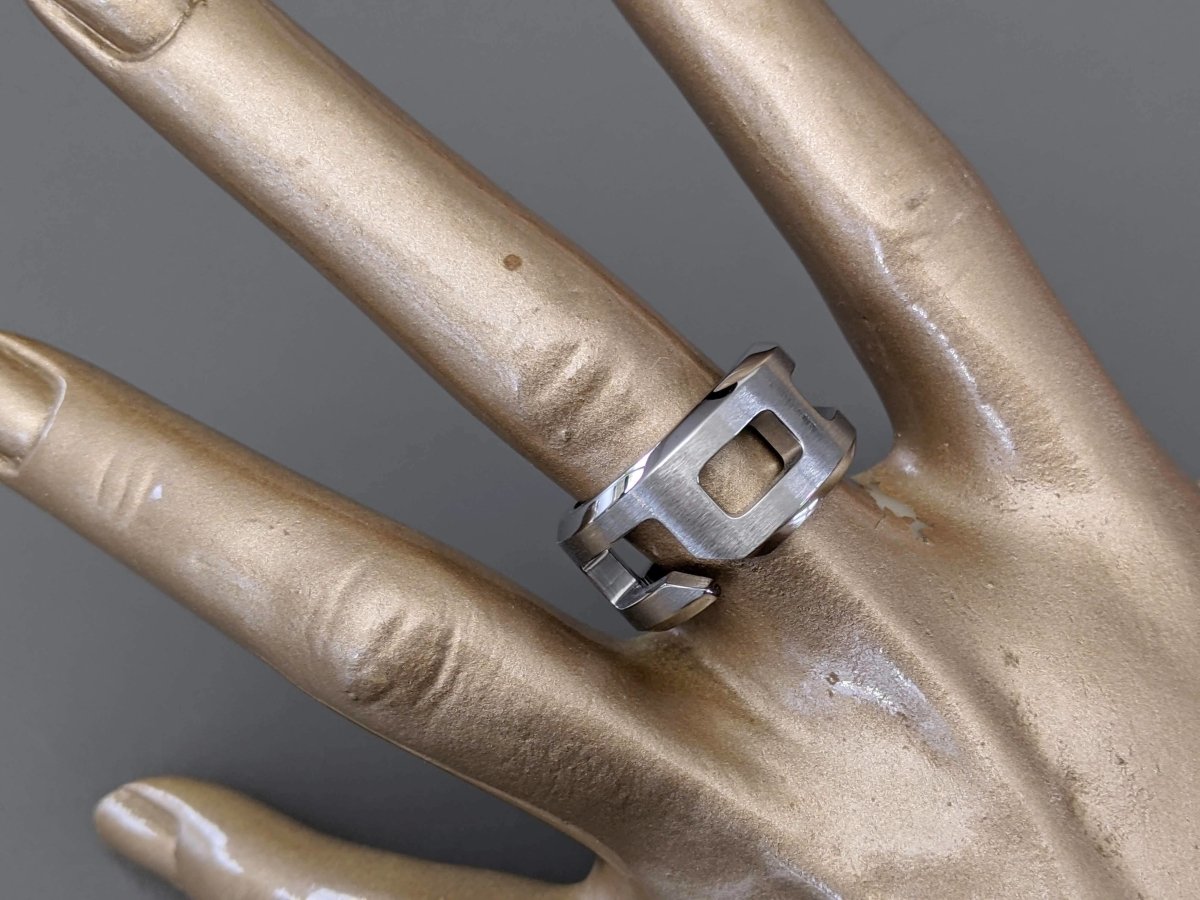 Hermes Men's Brushed Stainless Steel Unisex Ring Sz62, New in Pochette! - poupishop