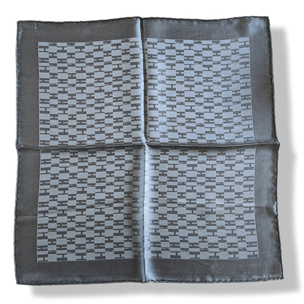 Hermes Men's Pochette Duck FACONNEE GRAND H Jacquard Silk PONGEE Pocket Scarf 45cm, BNEW! - poupishop