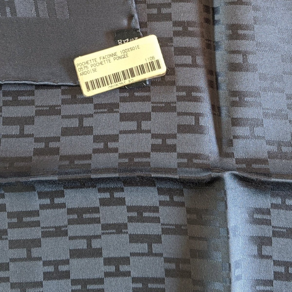 Hermes Men's Pochette Pongee Ardoise FACONNEE GRAND H Jacquard Silk Pocket Square Scarf 45cm, BNWT! - poupishop