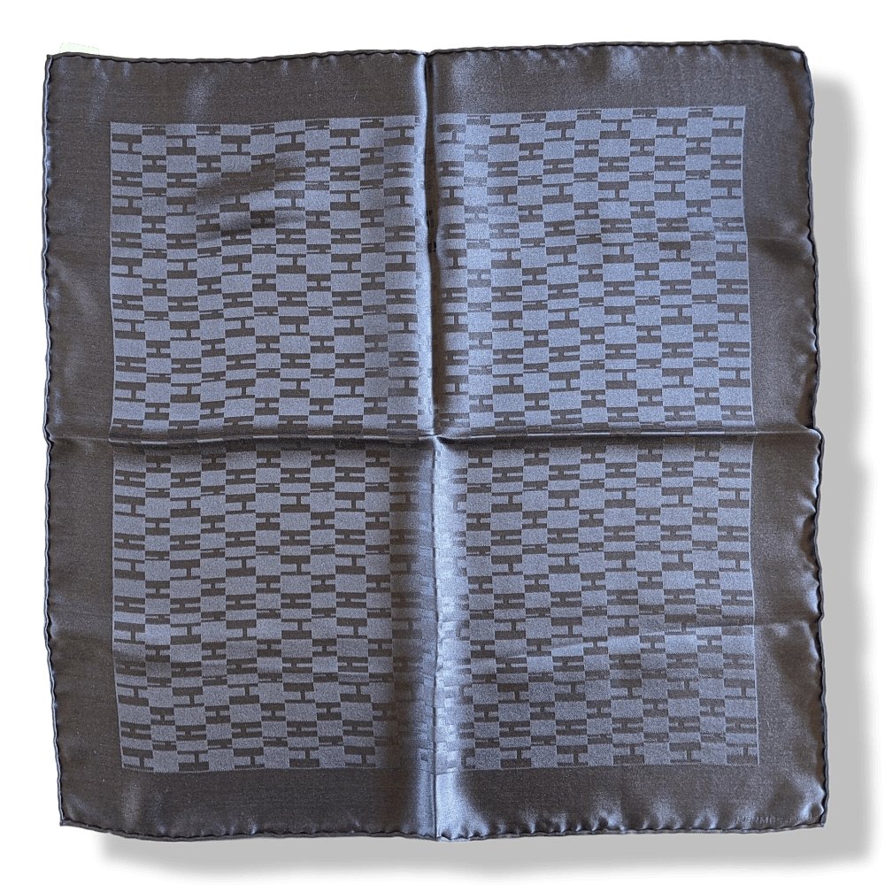 Hermes Men's Pochette Pongee Dark Ardoise FACONNEE GRAND H Jacquard Silk Pocket Carre 45cm, BNWT! - poupishop