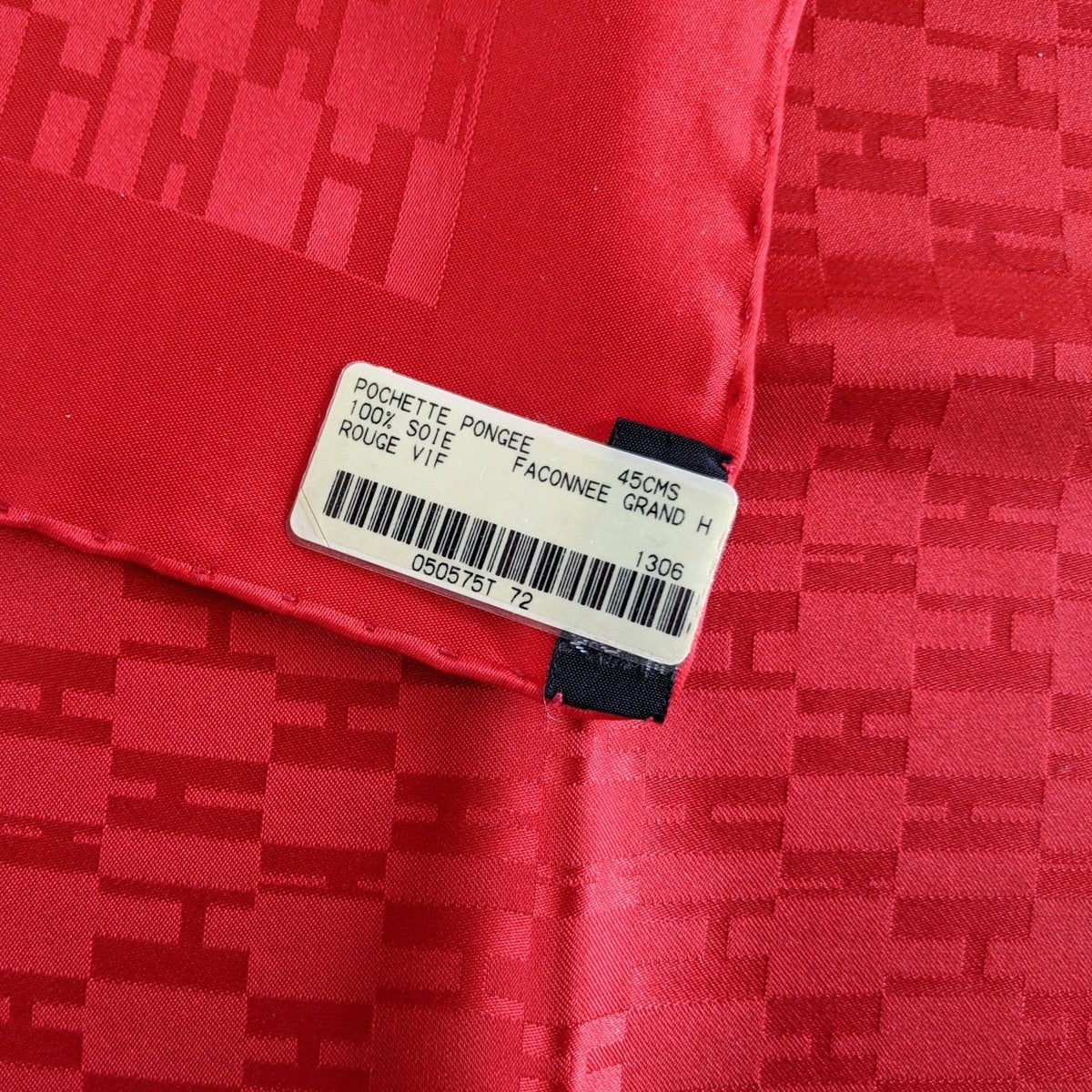 Hermes Men's Pochette Pongee Red FACONNEE GRAND H Jacquard Silk Pocket Carre 45cm, BNWT with flaw!! - poupishop