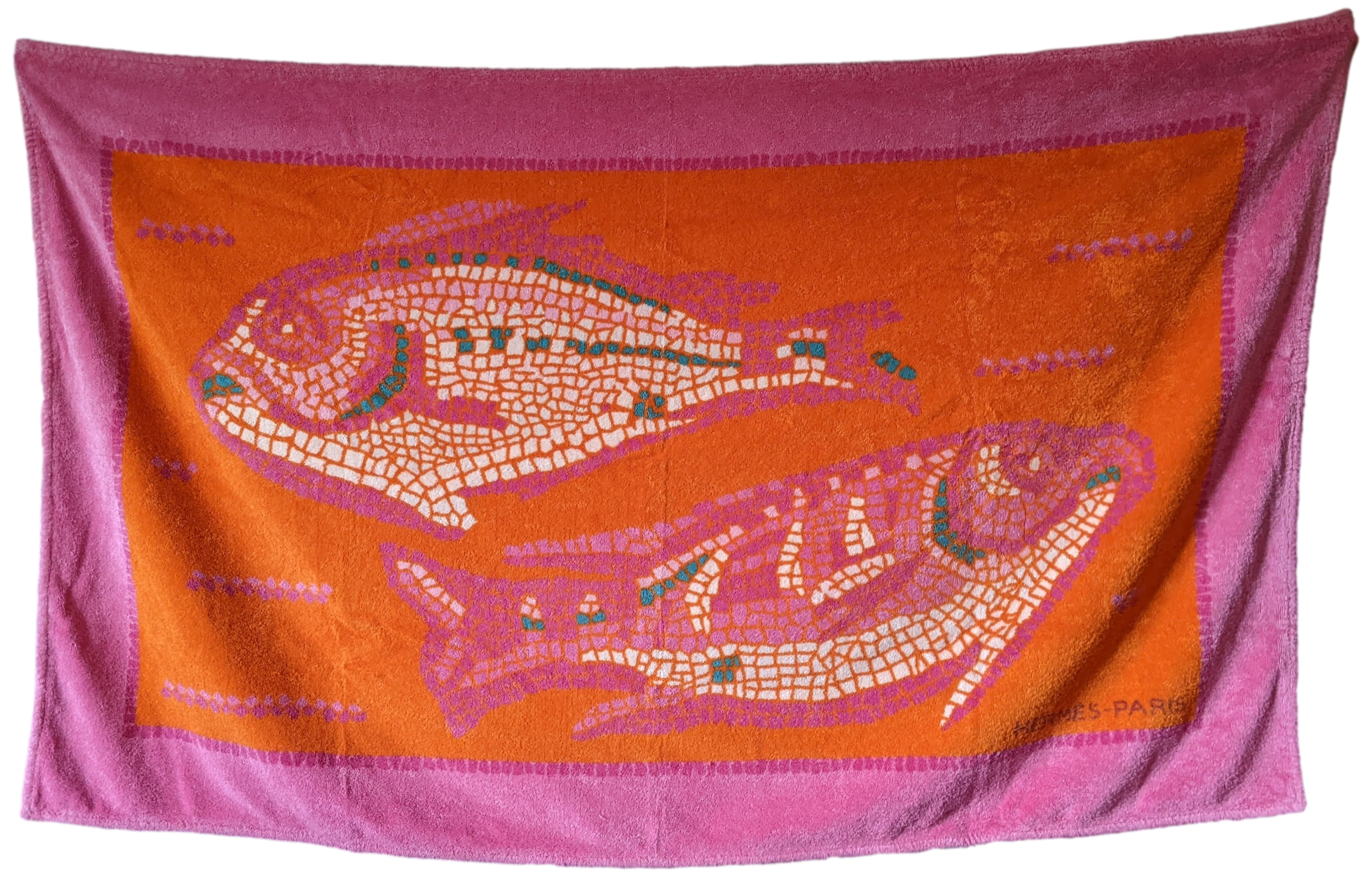 Produits Hermes Vintage Framboise " Mosaique Poissons" Terry Beach Towel GM 90 x 150 cm
