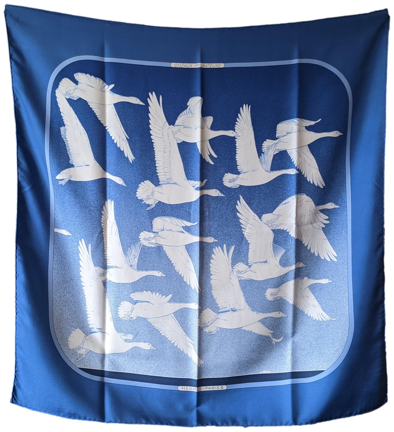 HERMES 1977 OISEAUX MIGRATEURS Twill Scarf 90 x 90 cm | poupishop HERMES 1977 OISEAUX MIGRATEURS Twill Scarf 90 x 90 cm | poupishop