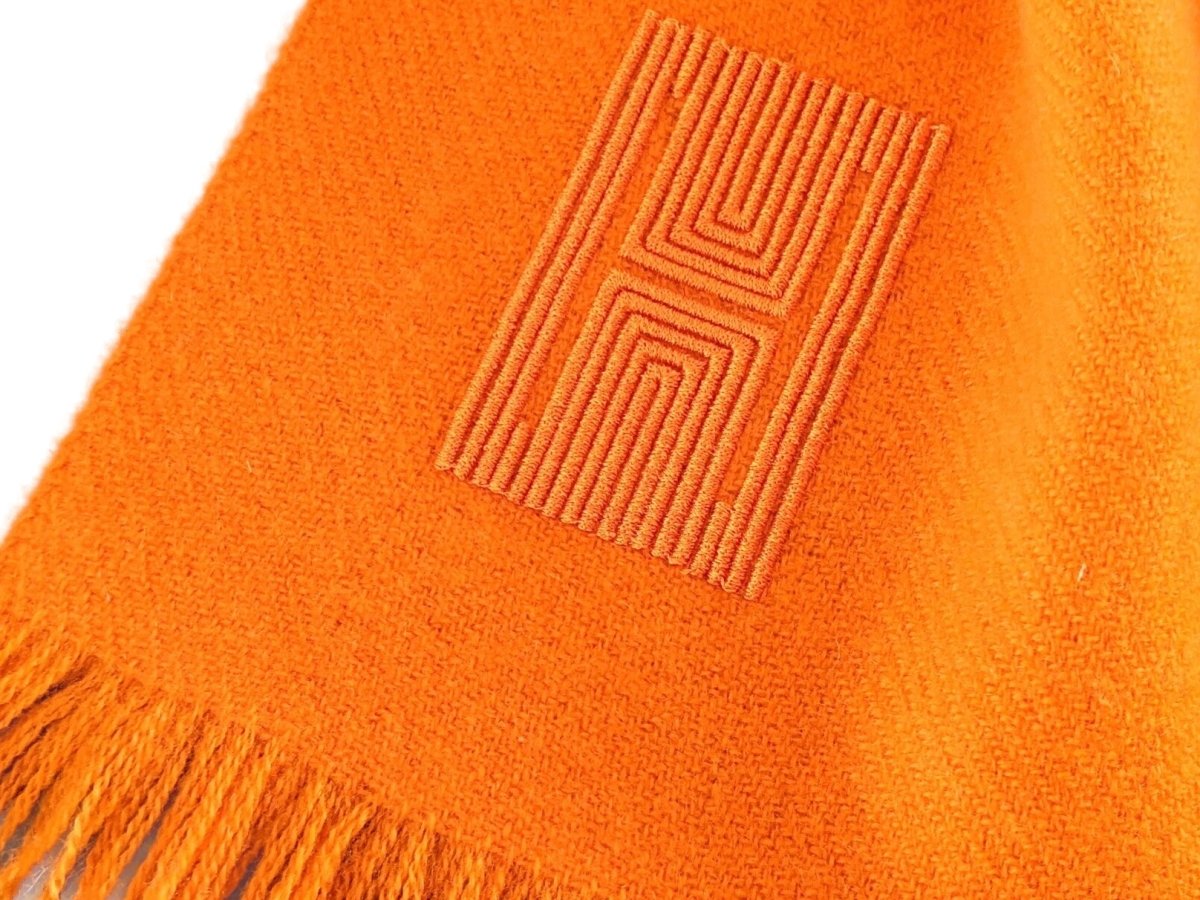 Hermes Orange Kumquat ETOLE CACHEMIRE SOFT Fringed Stole 100% Cashmere 72 x 220 cm, BNWT - poupishop