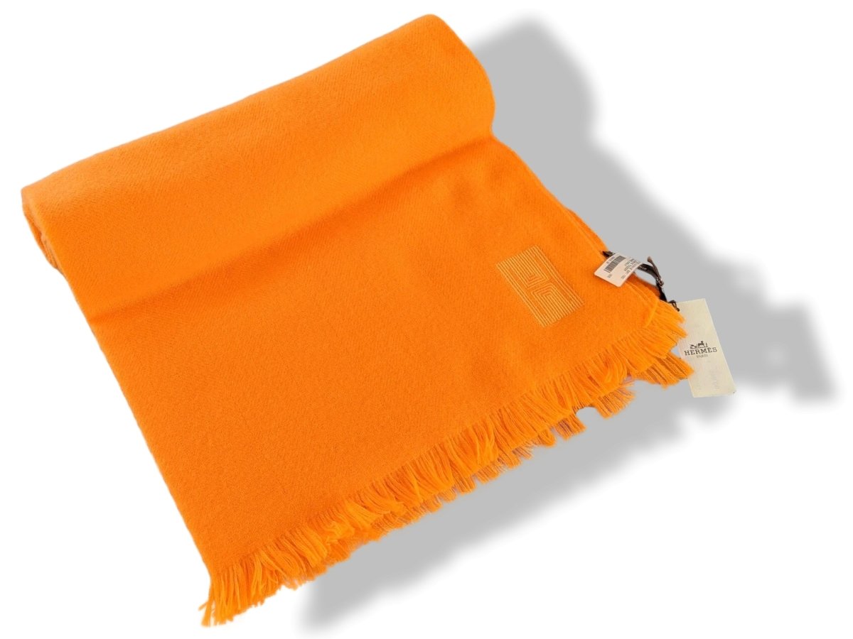Hermes Orange Kumquat ETOLE CACHEMIRE SOFT Fringed Stole 100% Cashmere 72 x 220 cm, BNWT - poupishop