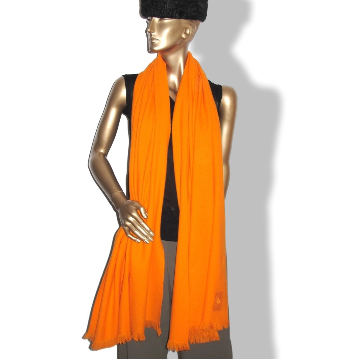 Hermes Orange Kumquat ETOLE CACHEMIRE SOFT Fringed Stole 100% Cashmere 72 x 220 cm, BNWT - poupishop